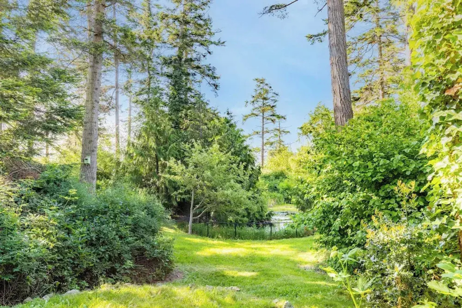 Penn Cove Overlook by Avantstay Cabin w/ Views