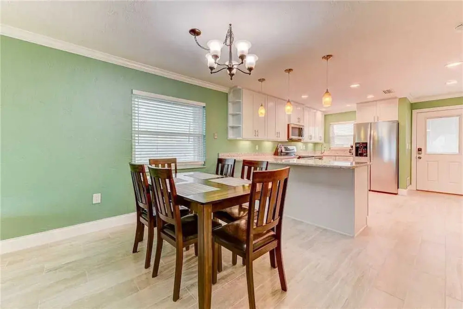 Island Retreat Upper B, Ocean Front, 2 Bedrooms, Sleeps 6