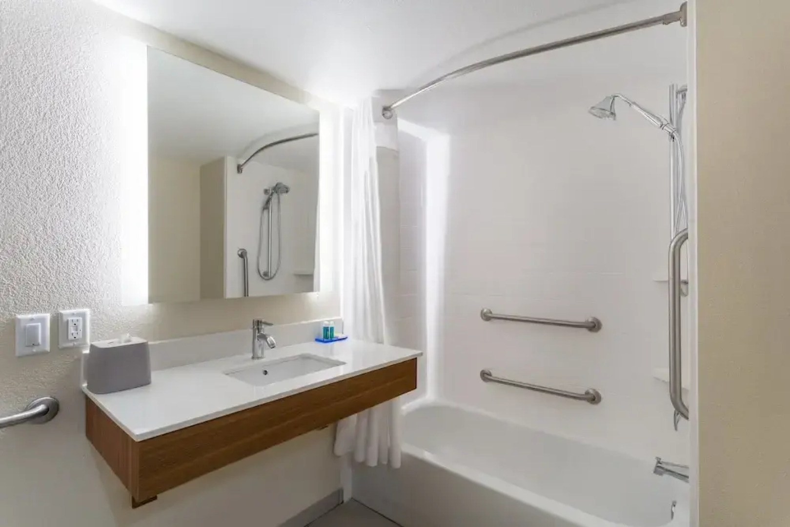 Holiday Inn Express & Suites Cedar Falls - Waterloo by IHG