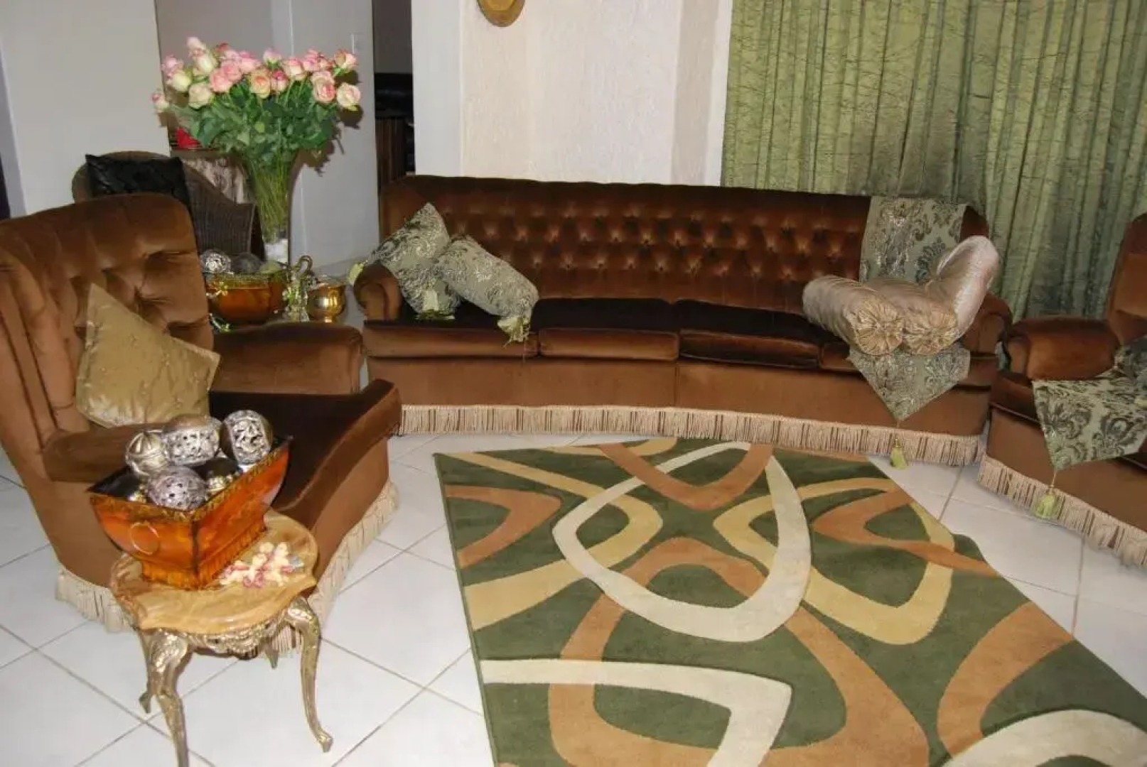 Roniques Guest House