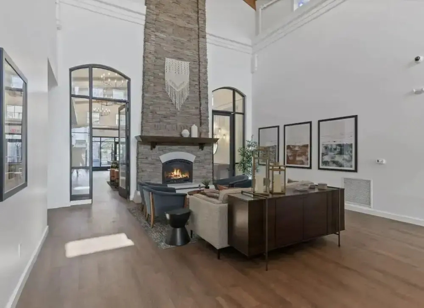 Glamorous 2B2BA with patio views and gym