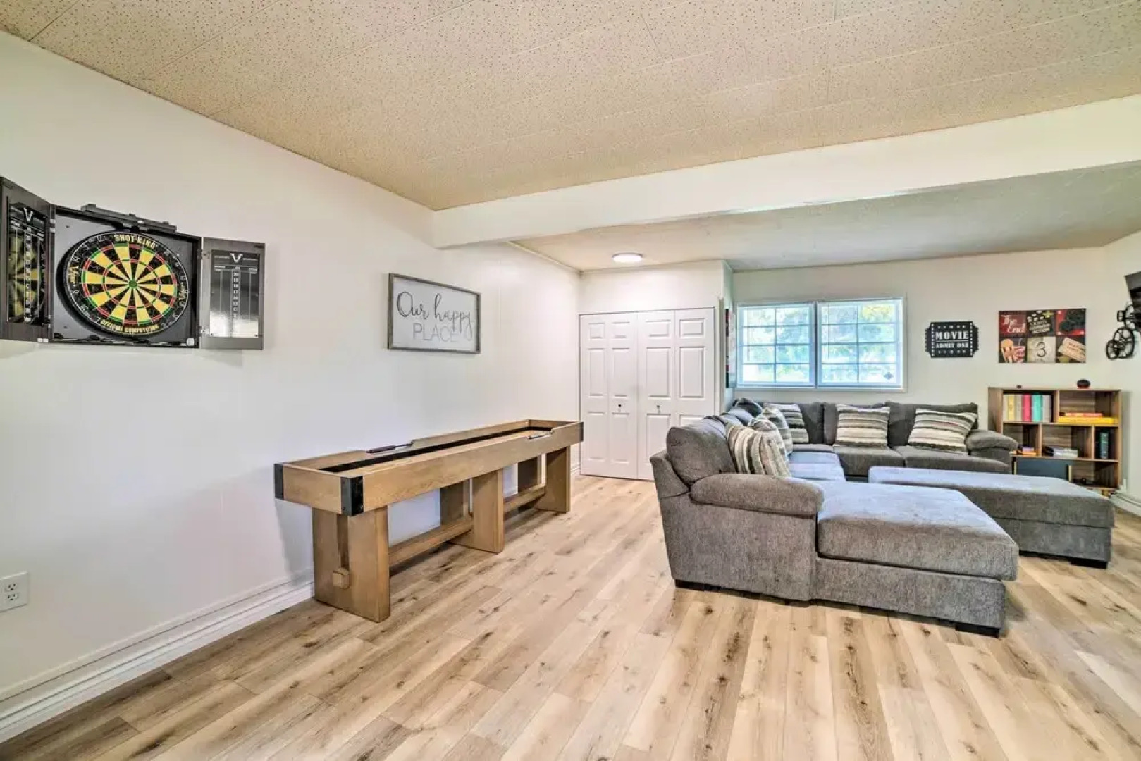 Spacious Riverside Home w/ Game Room & Yard