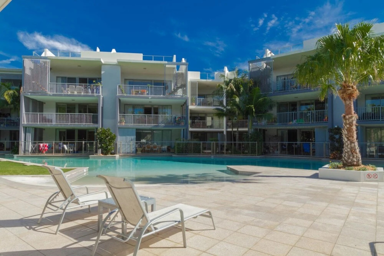 Drift North #2 - Swim up Apartment