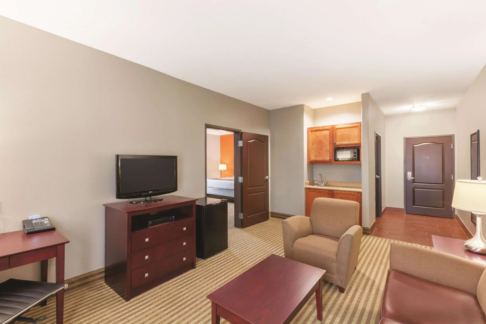 La Quinta Inn & Suites by Wyndham Houston Bush Intl Airpt E