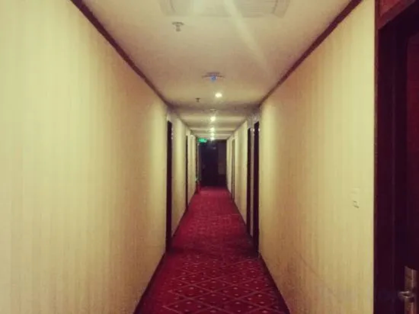 Yixing Hotel