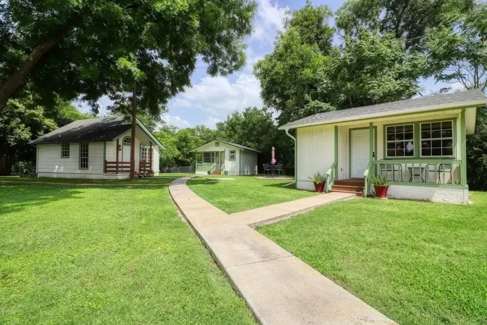 Travis Street Cottages