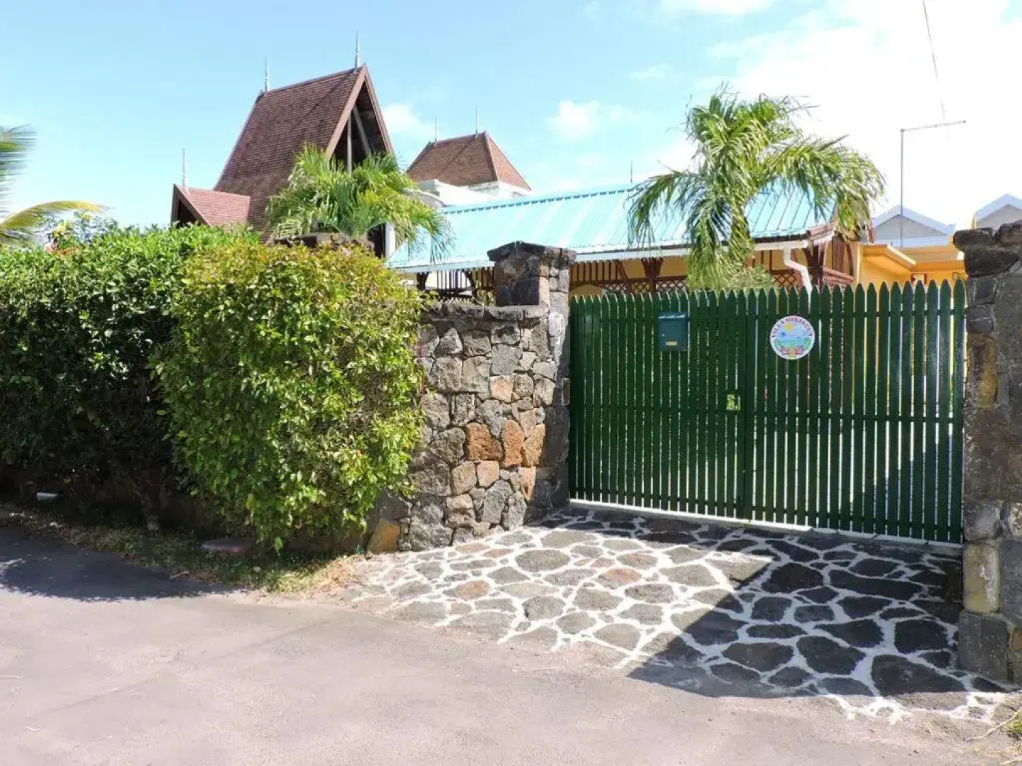4 bedrooms villa at Blue Bay 550 m away from the beach with private pool enclosed garden and wifi