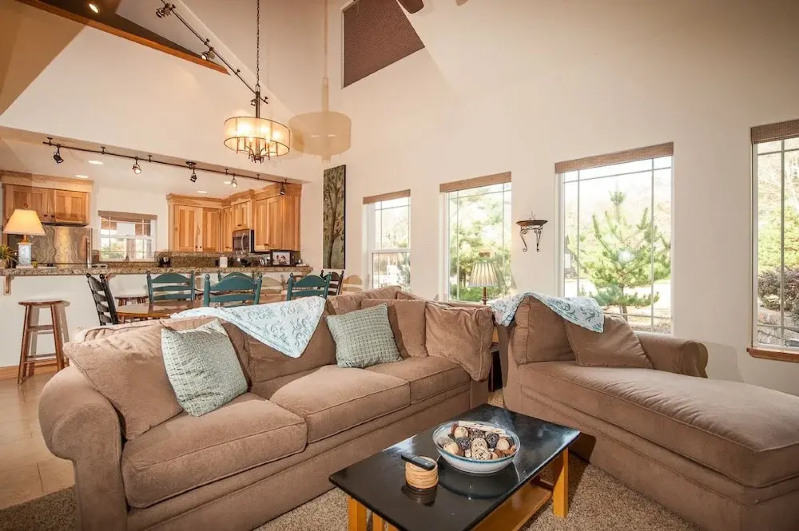 Waterside Family Fun 3 Br home by RedAwning