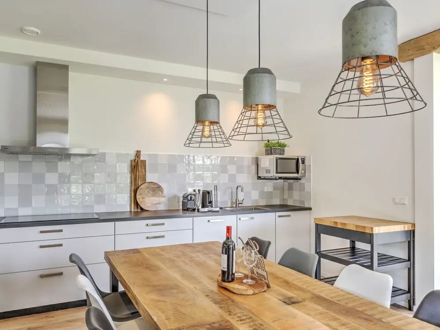 Tranquil Farmhouse in Rijsbergen with Hot Tub and Garden