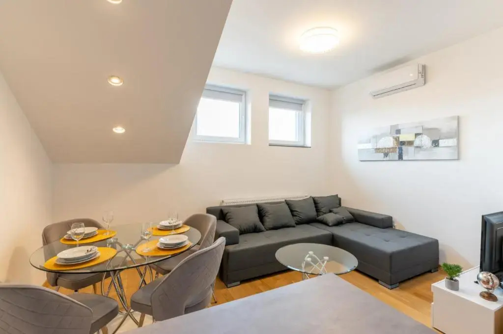 Apartments Adversarium