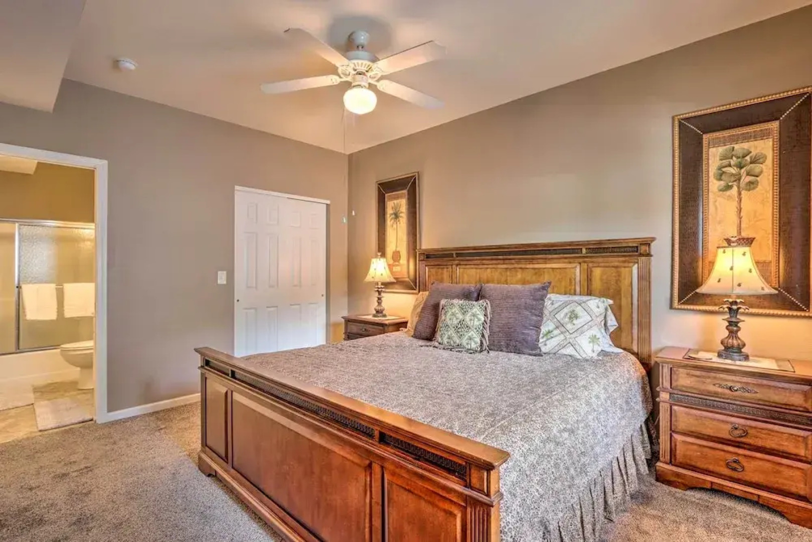 Lakefront Balcony + Pool Access: Camdenton Condo