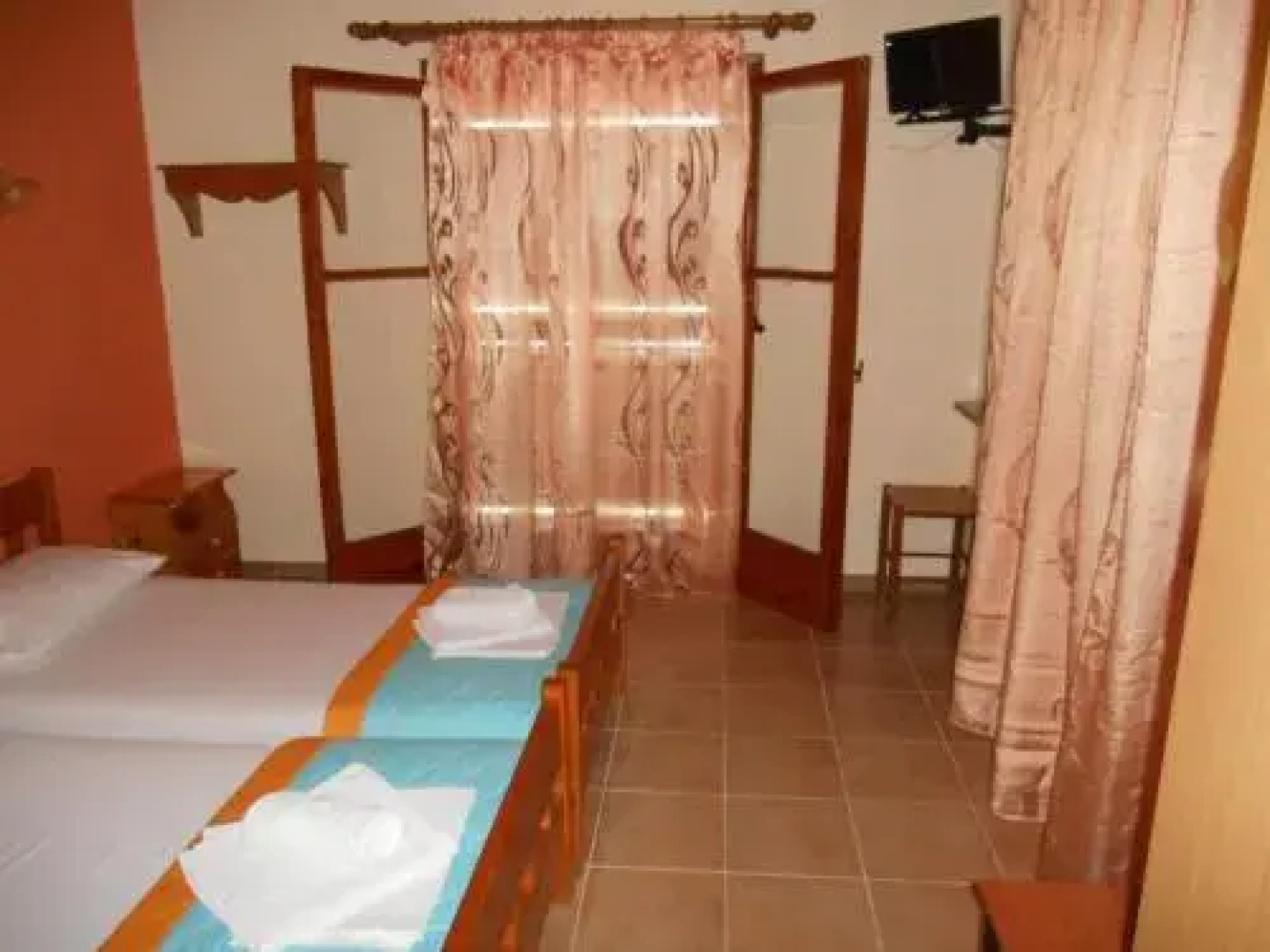Violetta Studios & Apartments