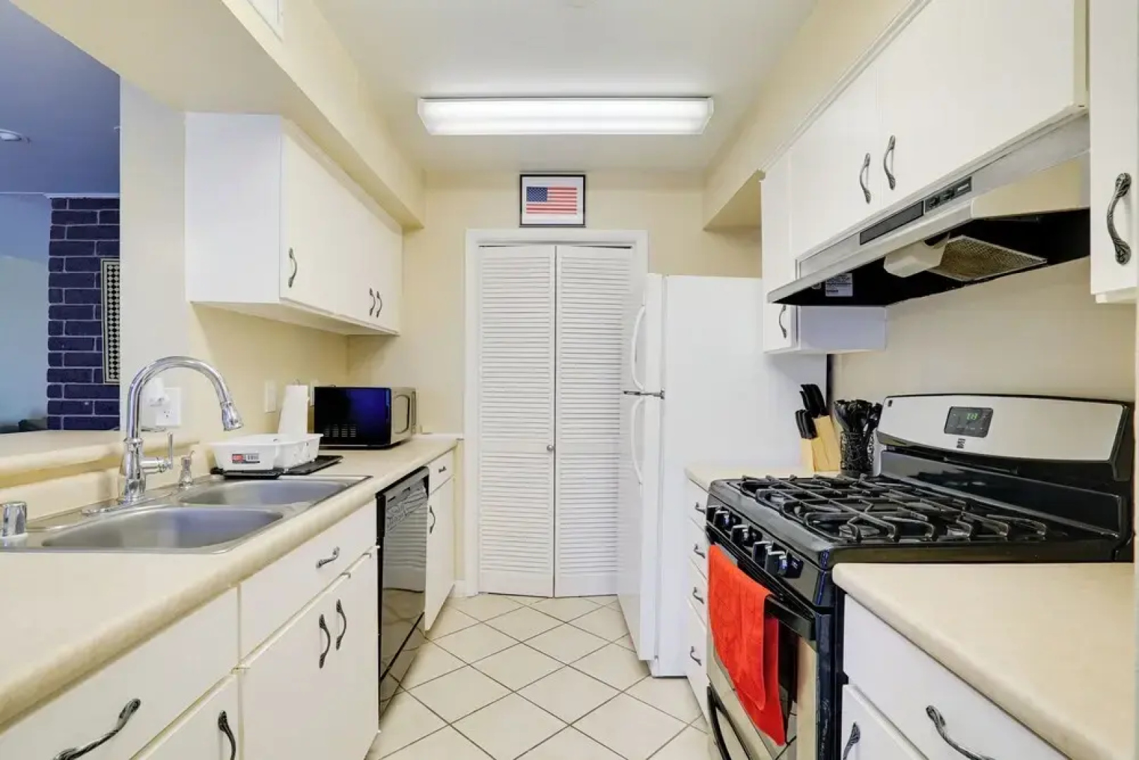 Cozy El Paso Condo w/ Patio ~ 7 Mi to Dtwn!