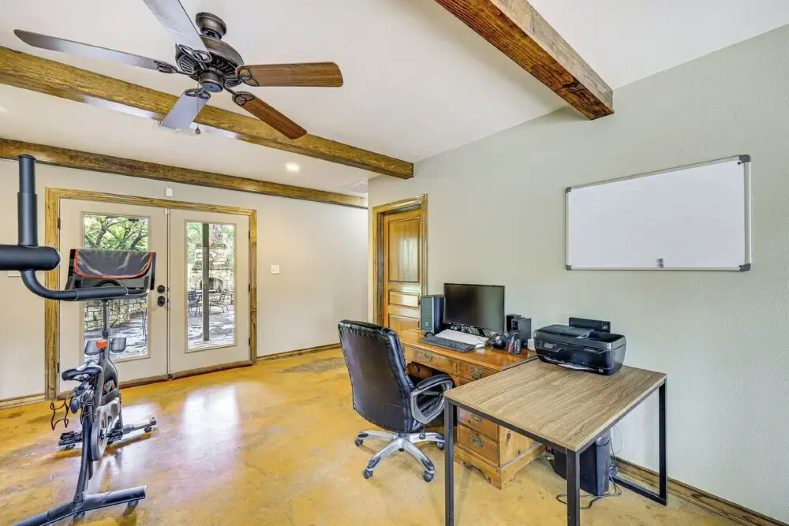 Del Rio Home w/ Large Yard, BBQ + Fireplace!