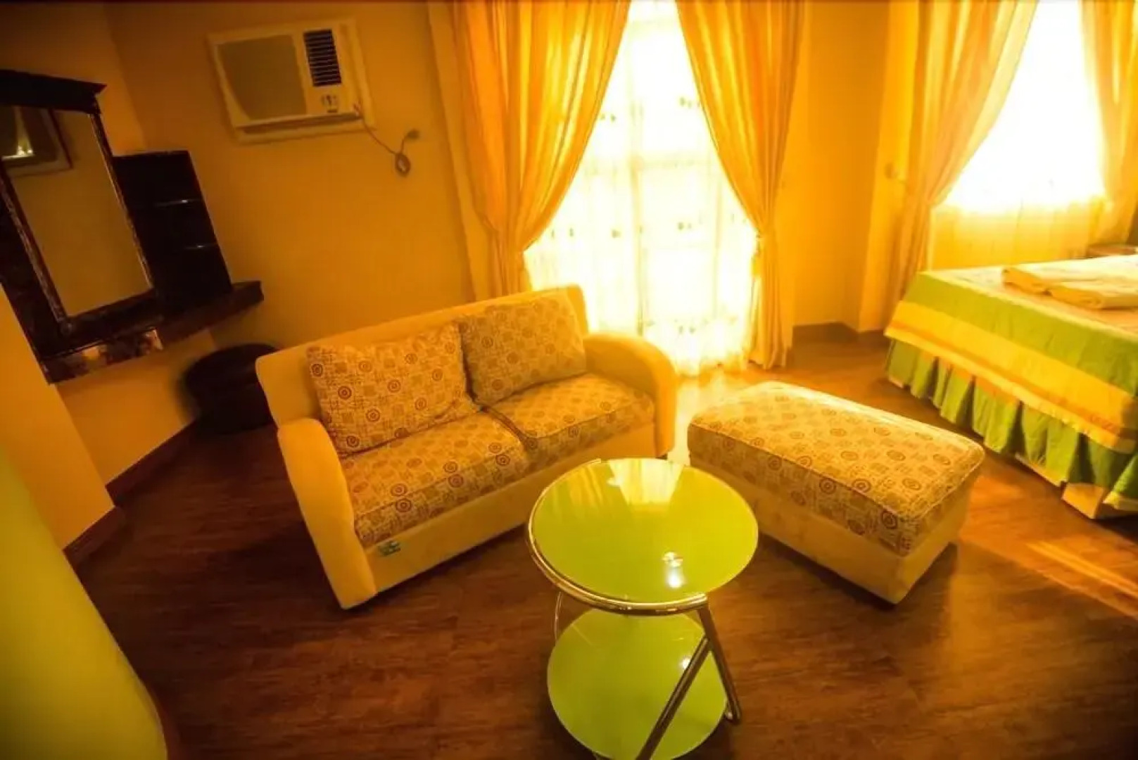 C & L Sea View Hotel