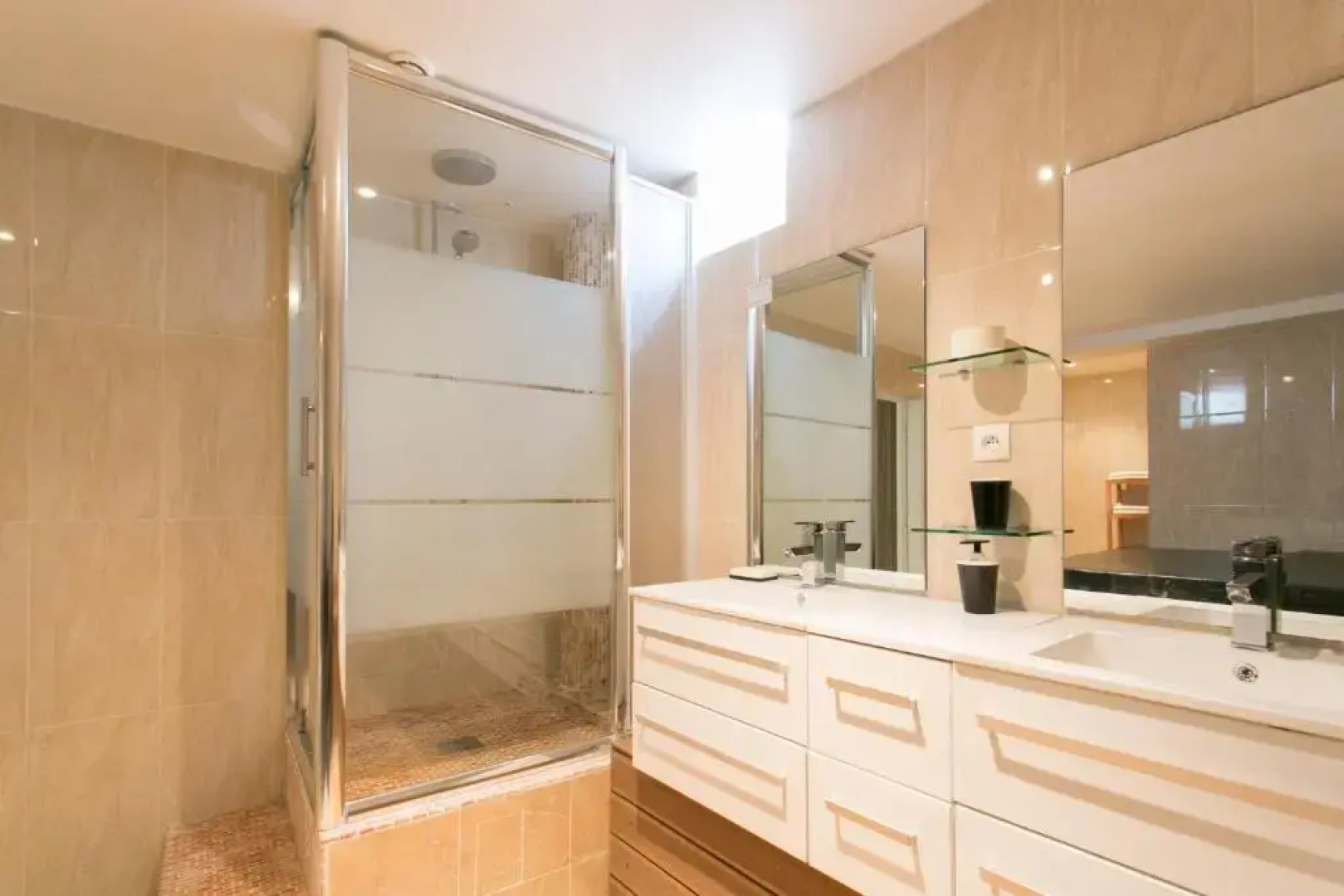 Paris East Side Lodge