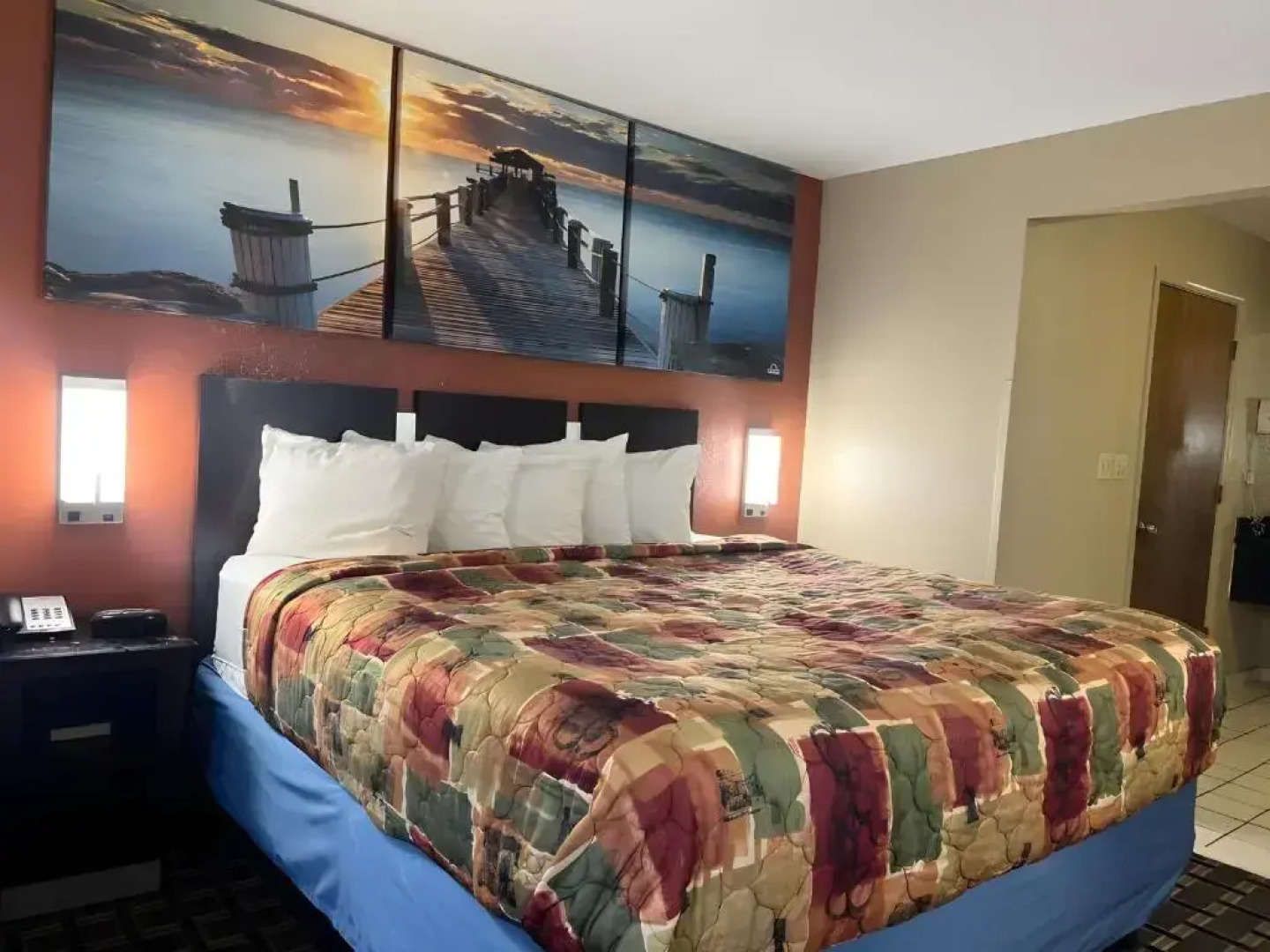 Days Inn & Suites Pine Bluff