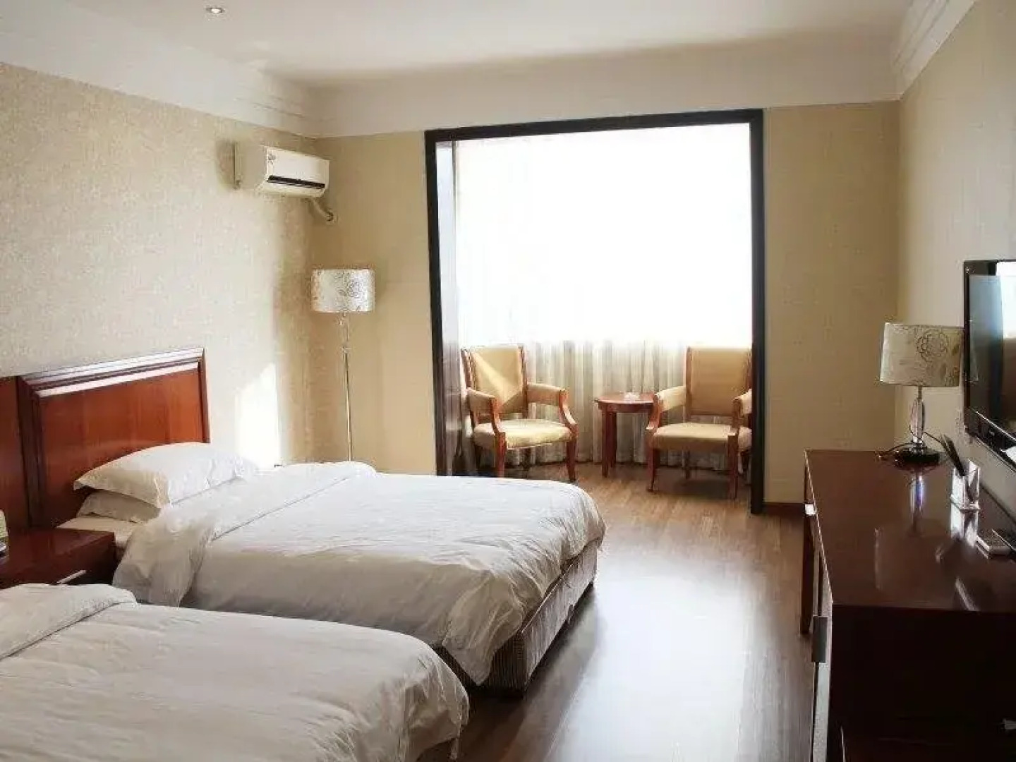 Yibin Jiangnan Hotel