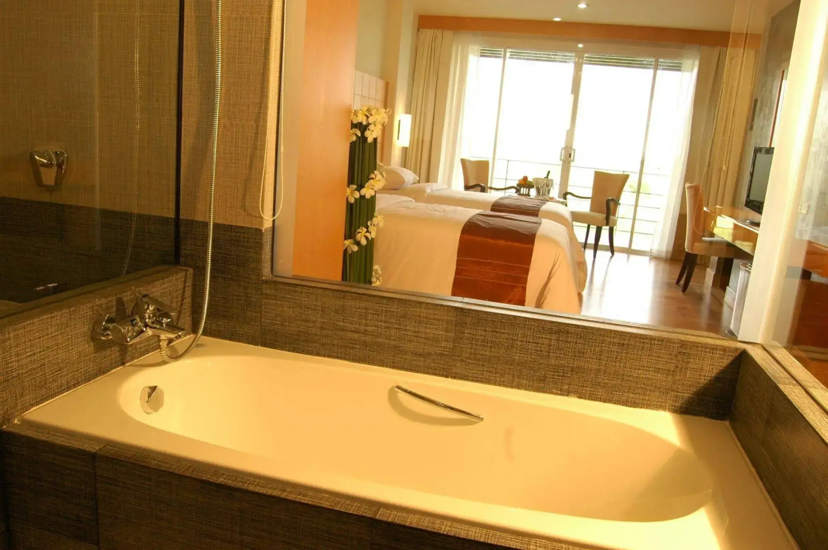 Uniland Golf & Resort