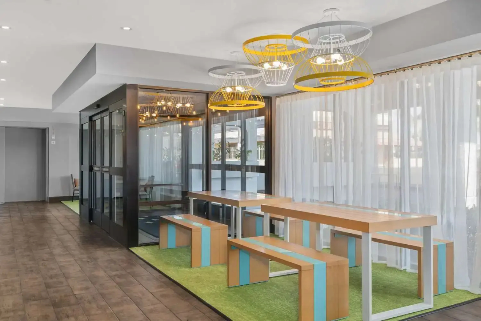 Spark by Hilton Bakersfield Central