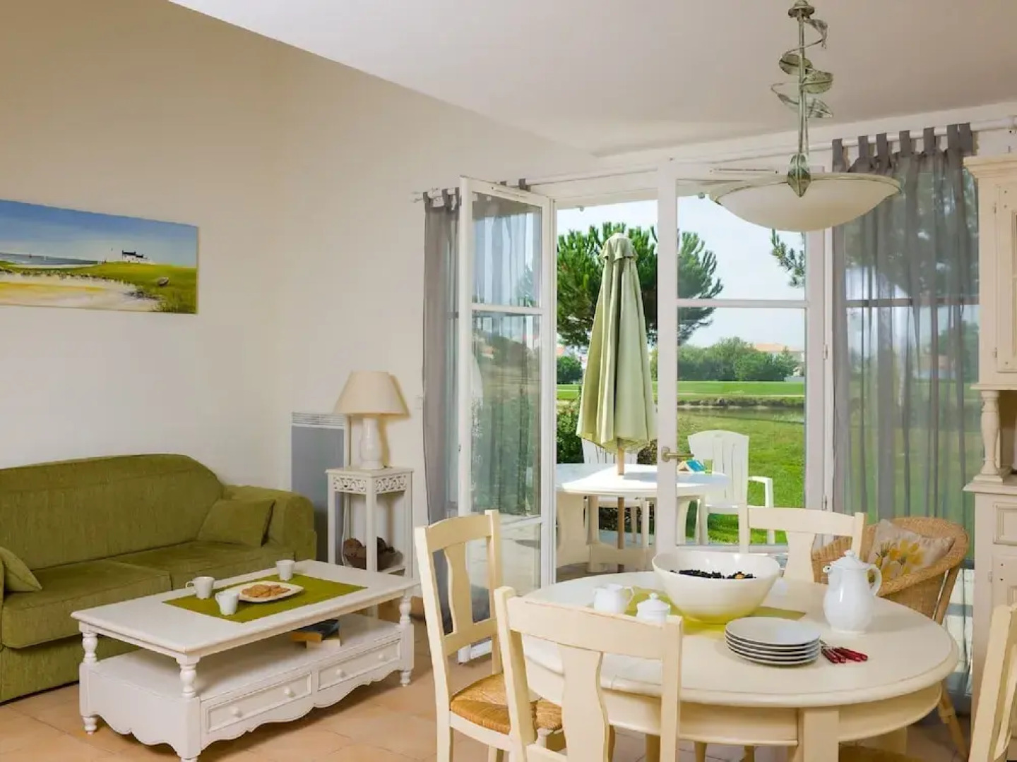 Charming apartment with dishwasher located at a golf course