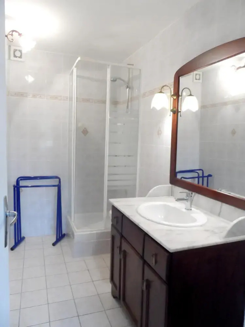 House With 2 Bedrooms in Chanteloup, With Wonderful Lake View, Furnish