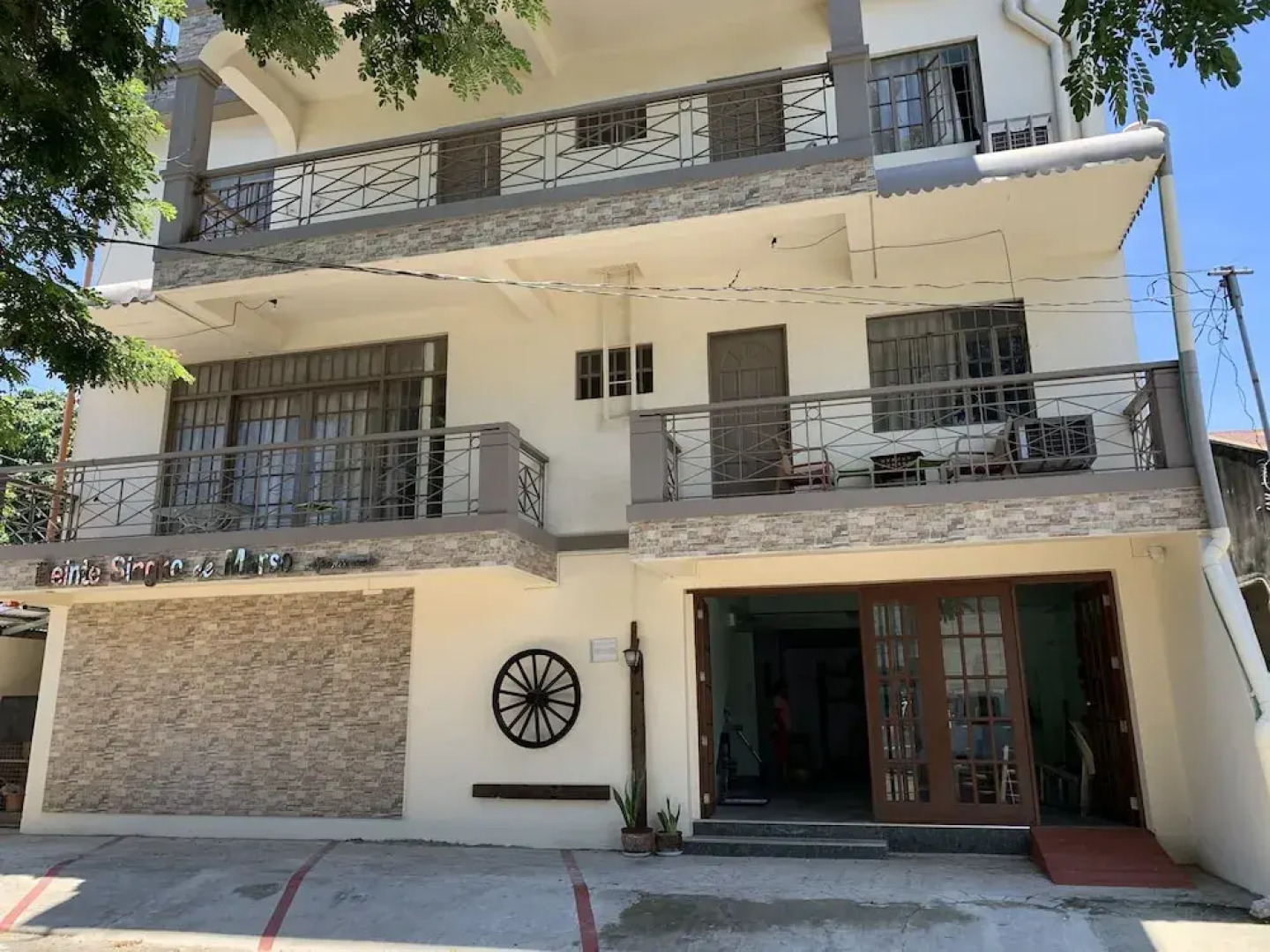 Beinte Singko de Marso Apartments