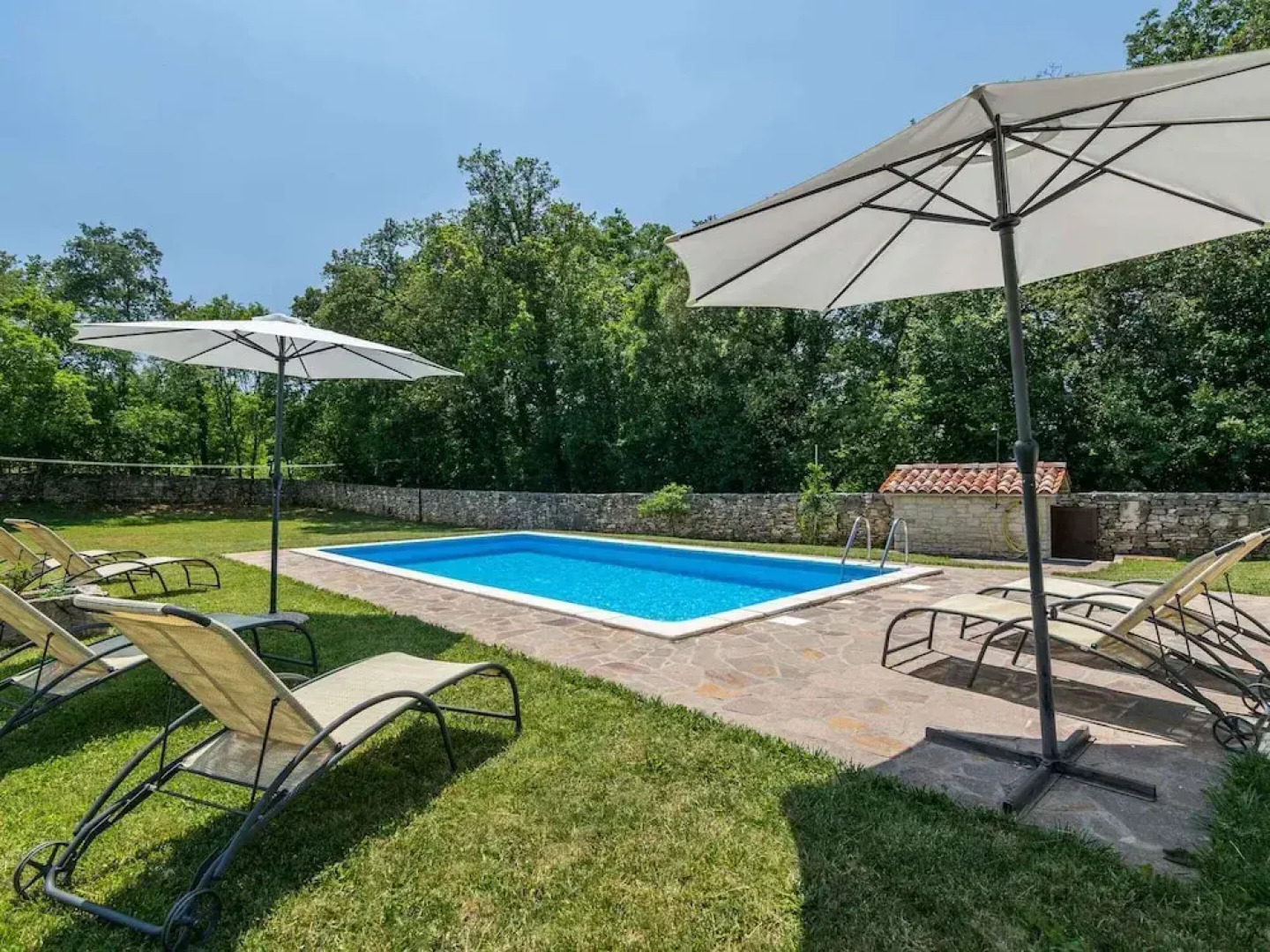 Spacious Villa in Tinjan With Pool