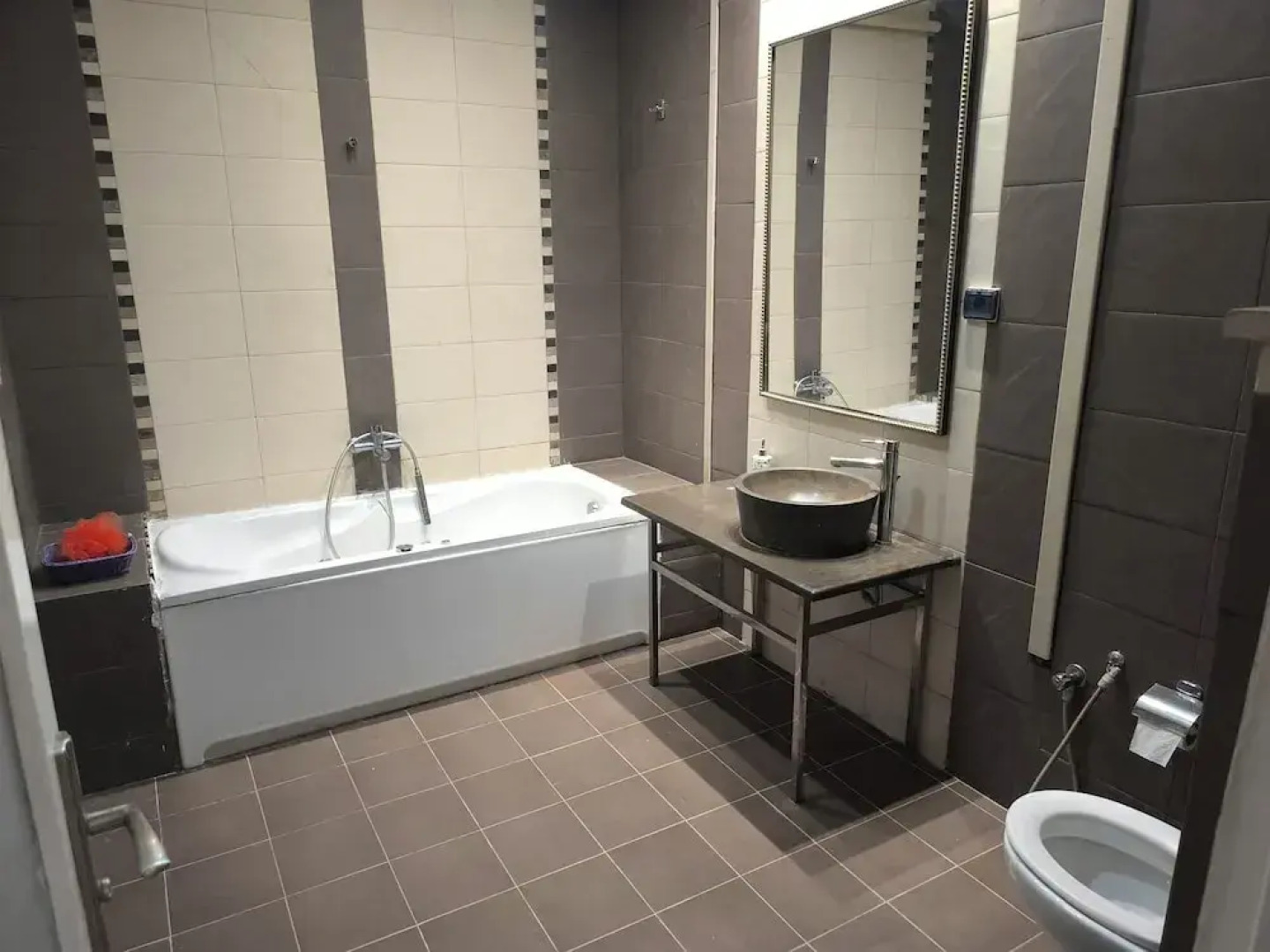 Stylish villa avec parking et piscine