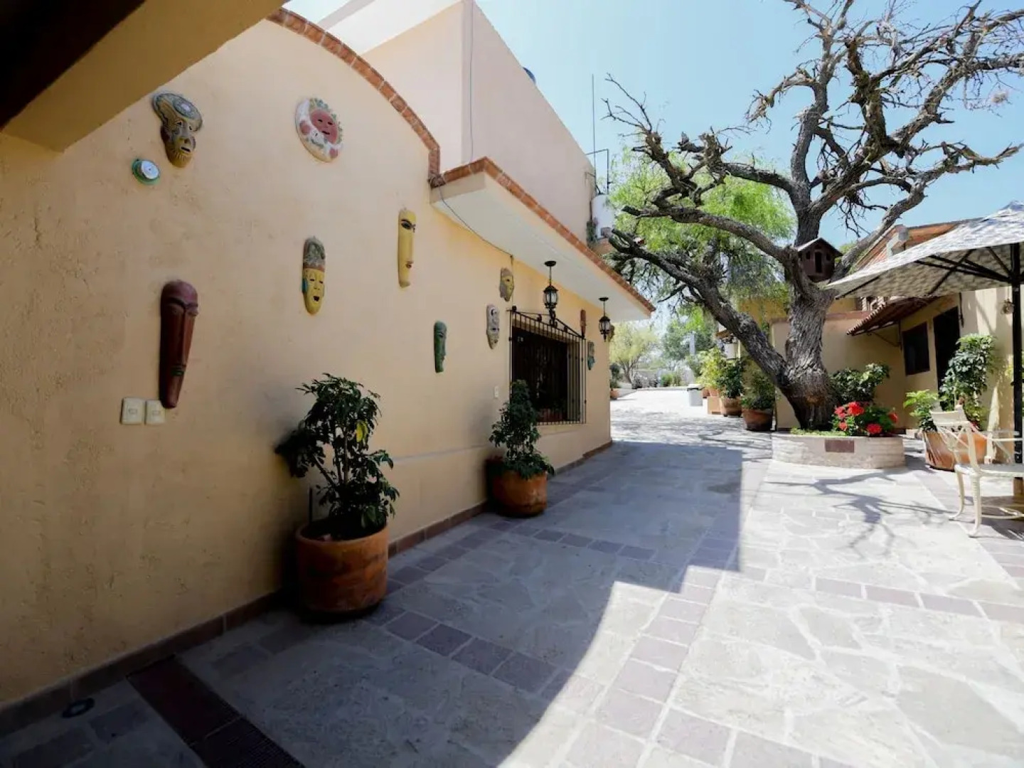 Posada Las Reynas by Rotamundos