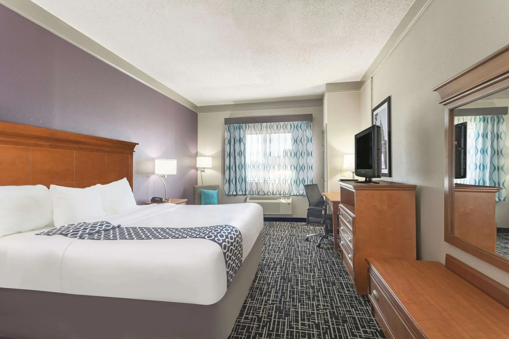 La Quinta Inn & Suites by Wyndham Jackson Airport