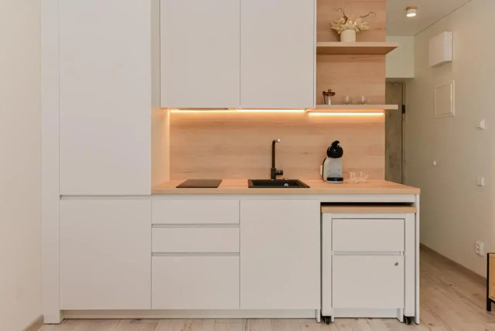 Stunning Seaside Studio with terrace and pool