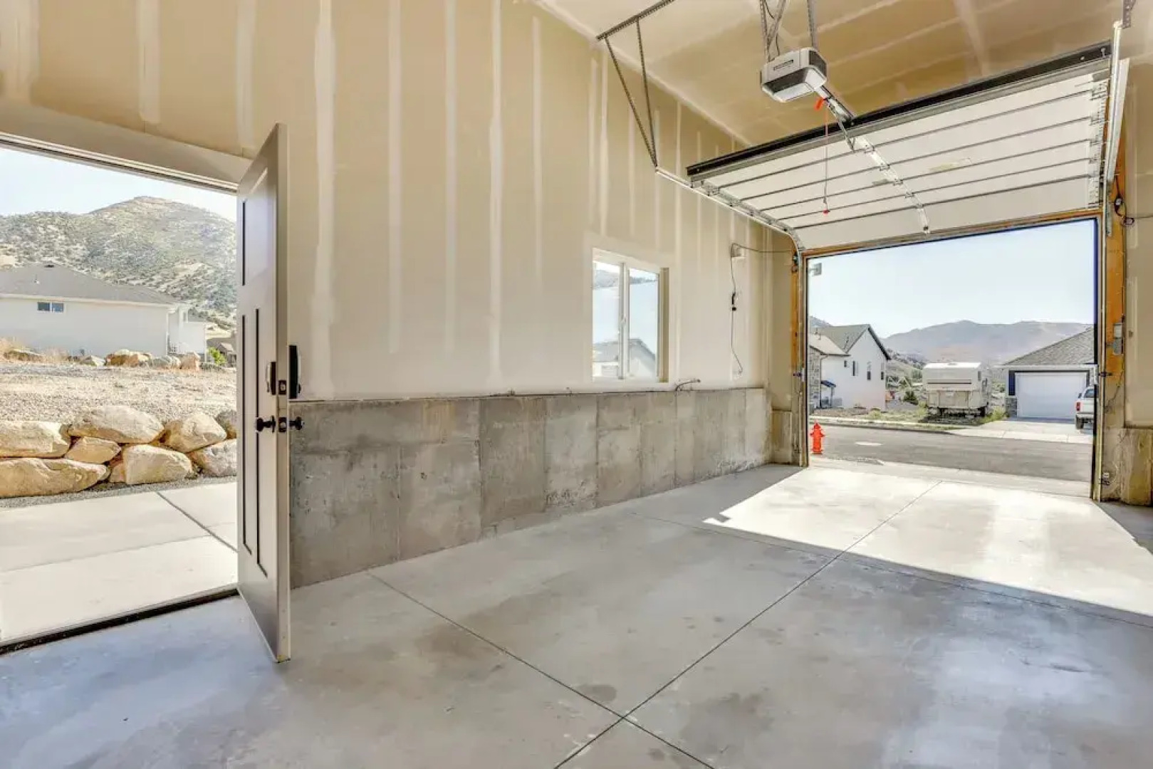 Sleek & Modern Morgan Abode: Great for Families!