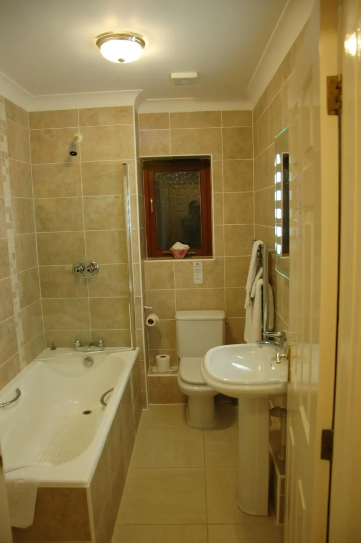 Albright Hussey Manor