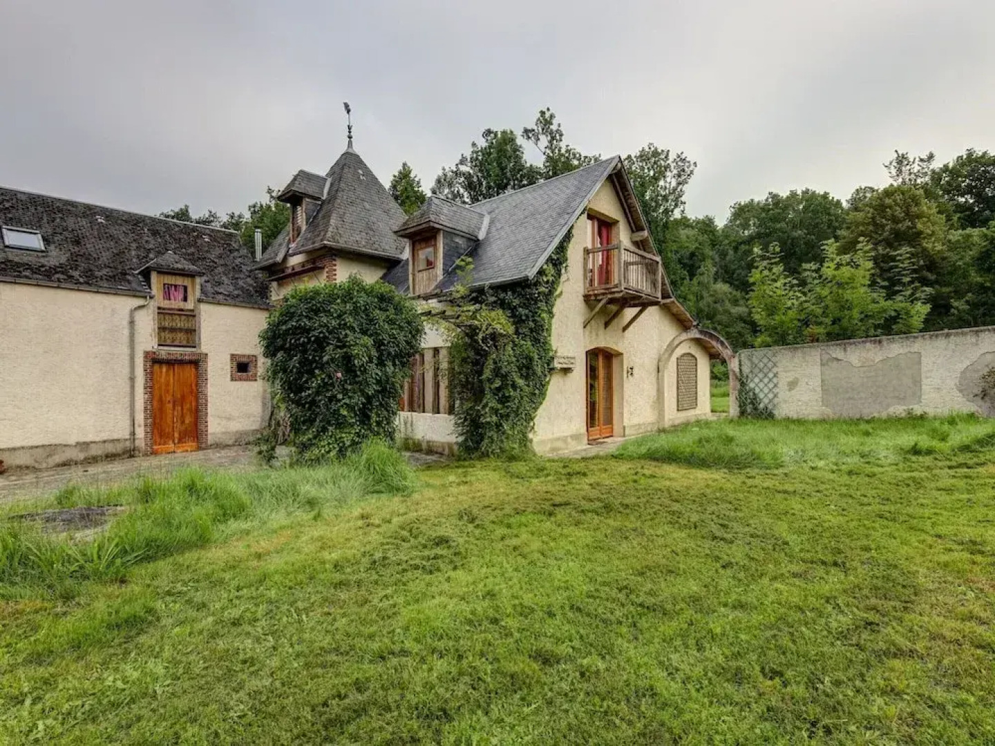 Pleasant Holiday Home in Raizeux With Garden