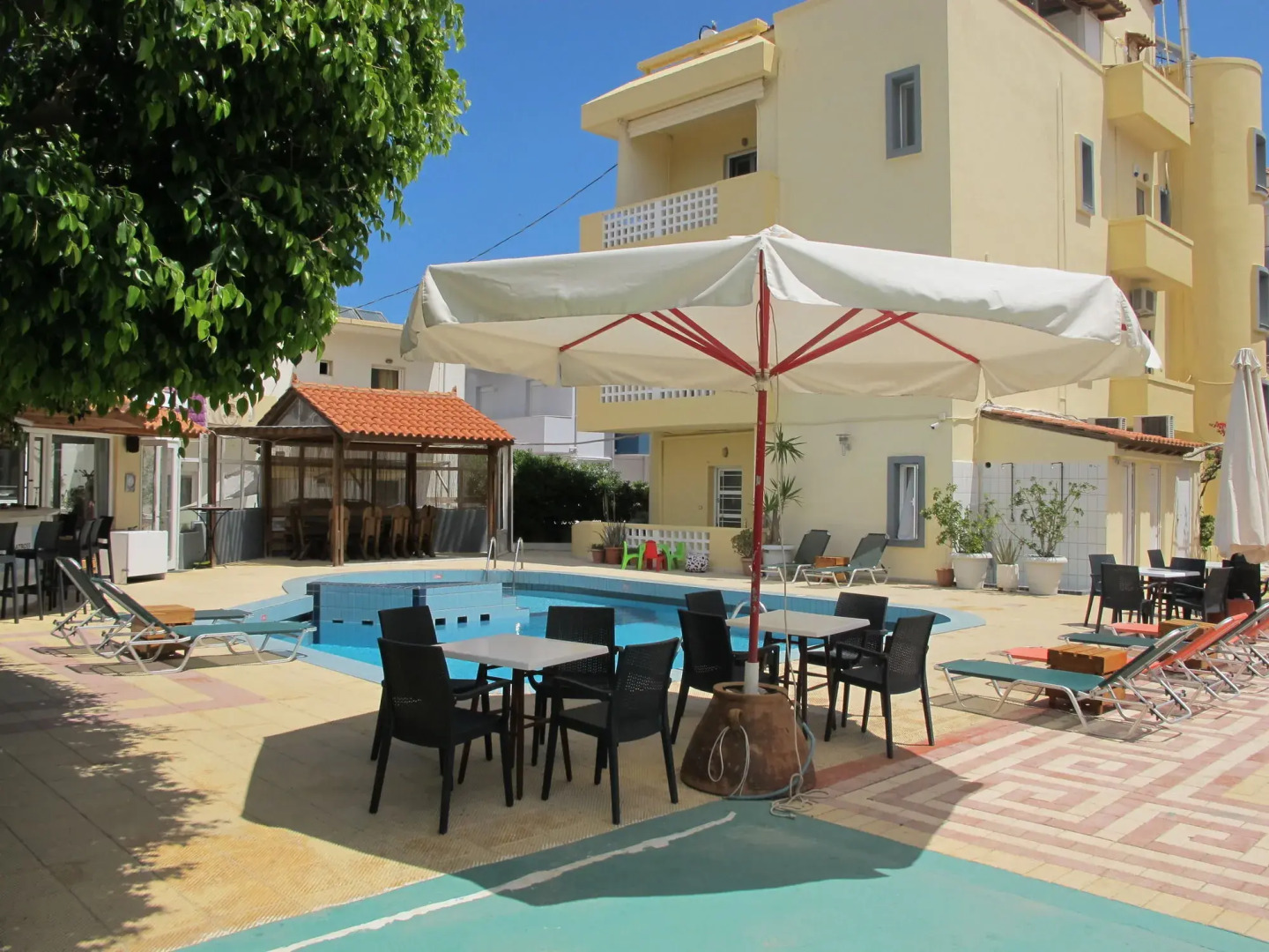 Albatross Studios & Apartments