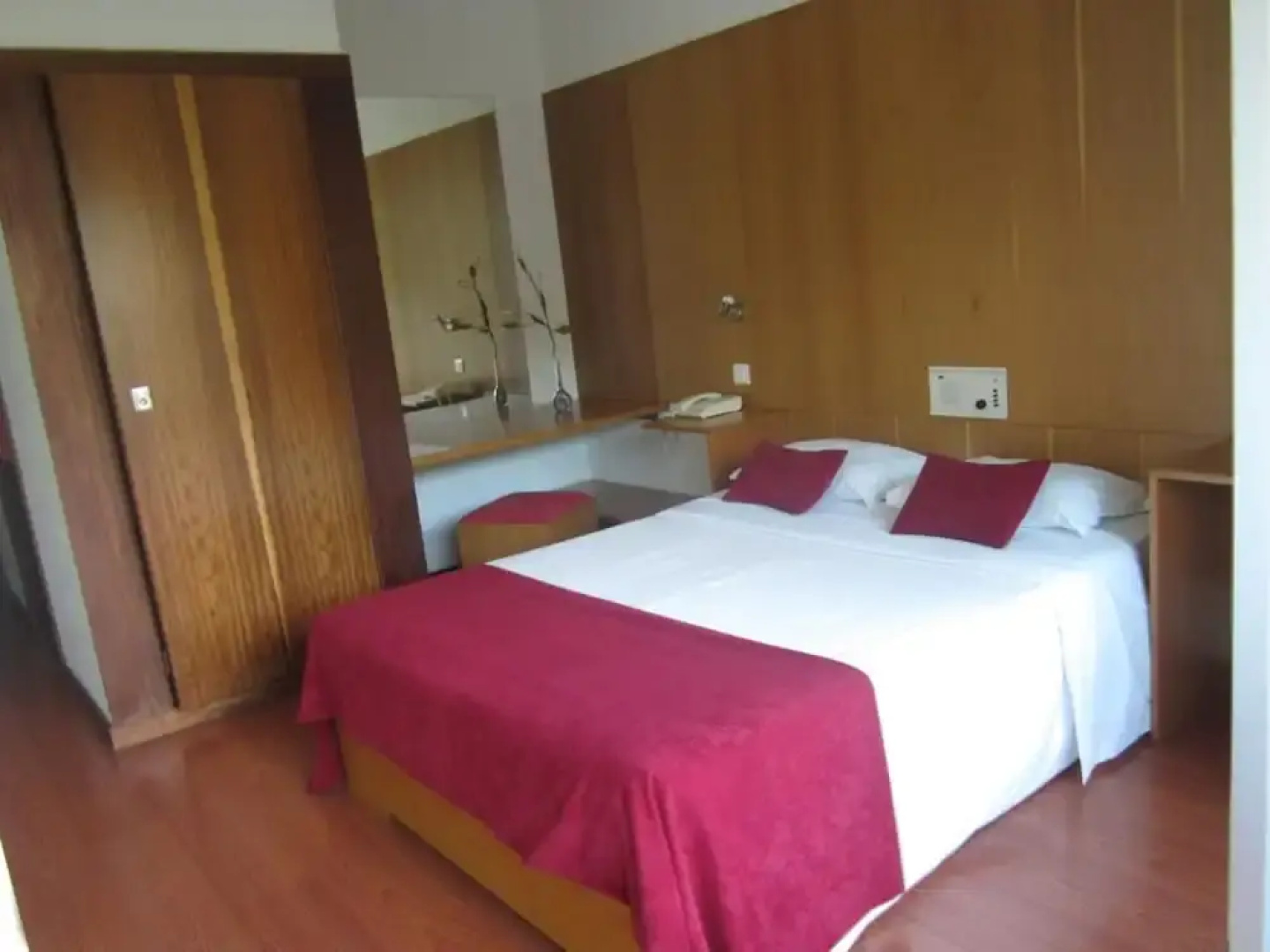 Eco Salvador Hotel