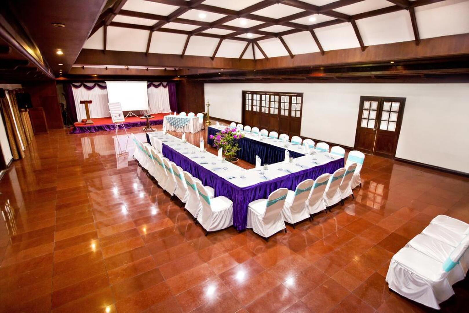 Sterling Lake Palace Alleppey