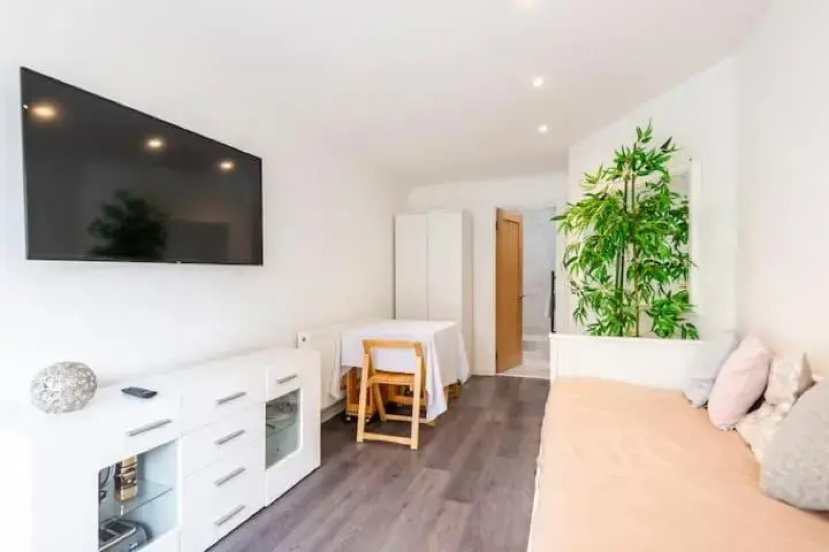 New SLEEP 4 COSY HOME