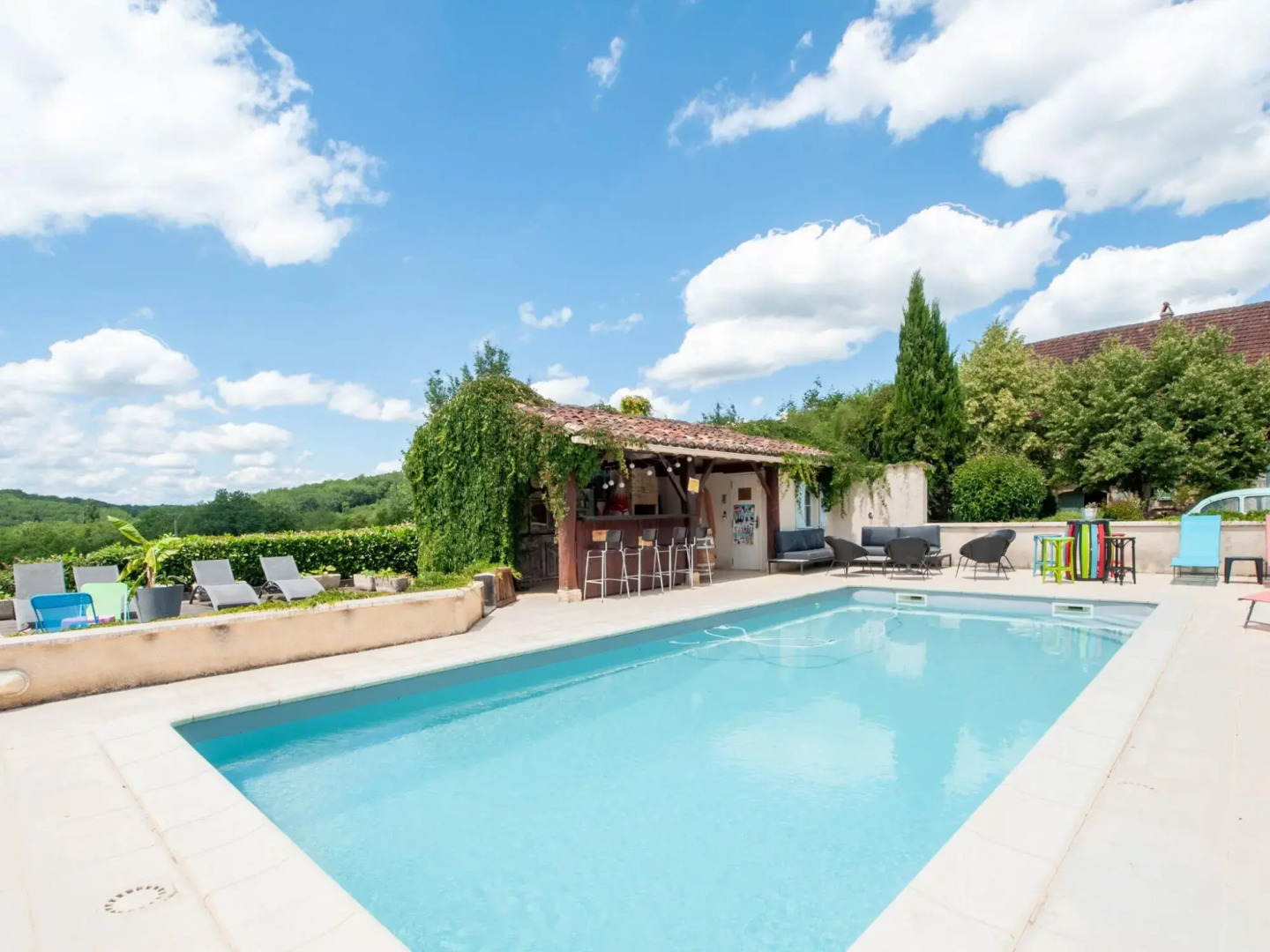 Idyllic Holiday Home in Dégagnac with Jacuzzi Near River
