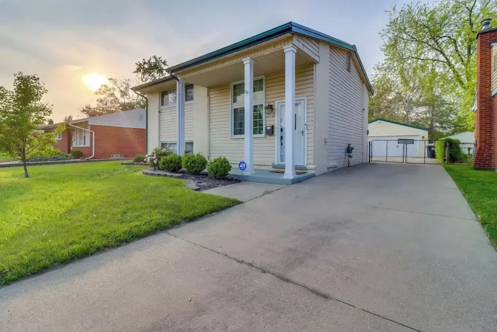 8 Mi to Henry Ford Museum: Westland Family Home