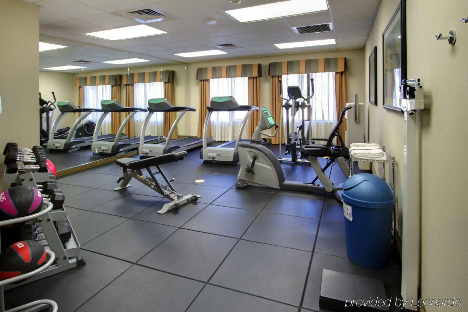 Best Western Valencia/Six Flags Inn & Suites