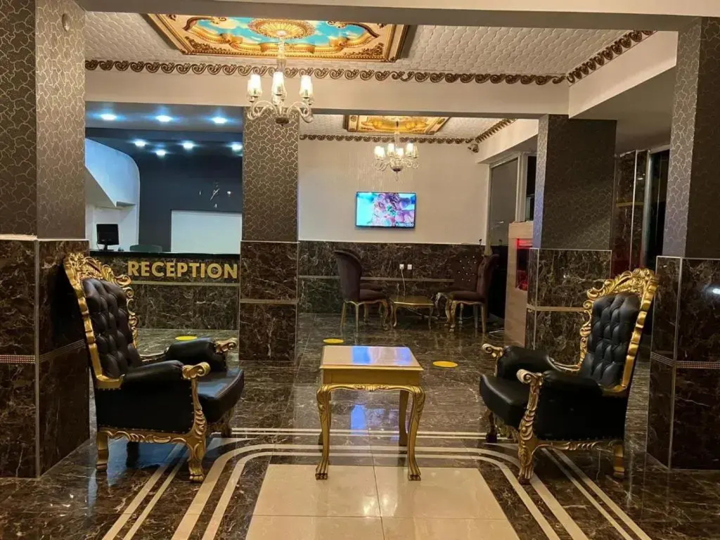 Grand Black Hotel