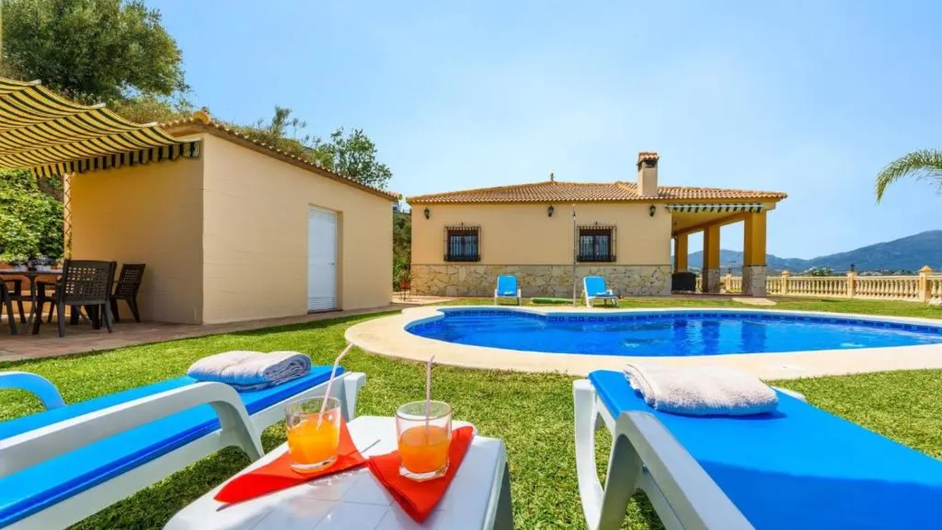 Cortijo Angela Vinuela by Ruralidays