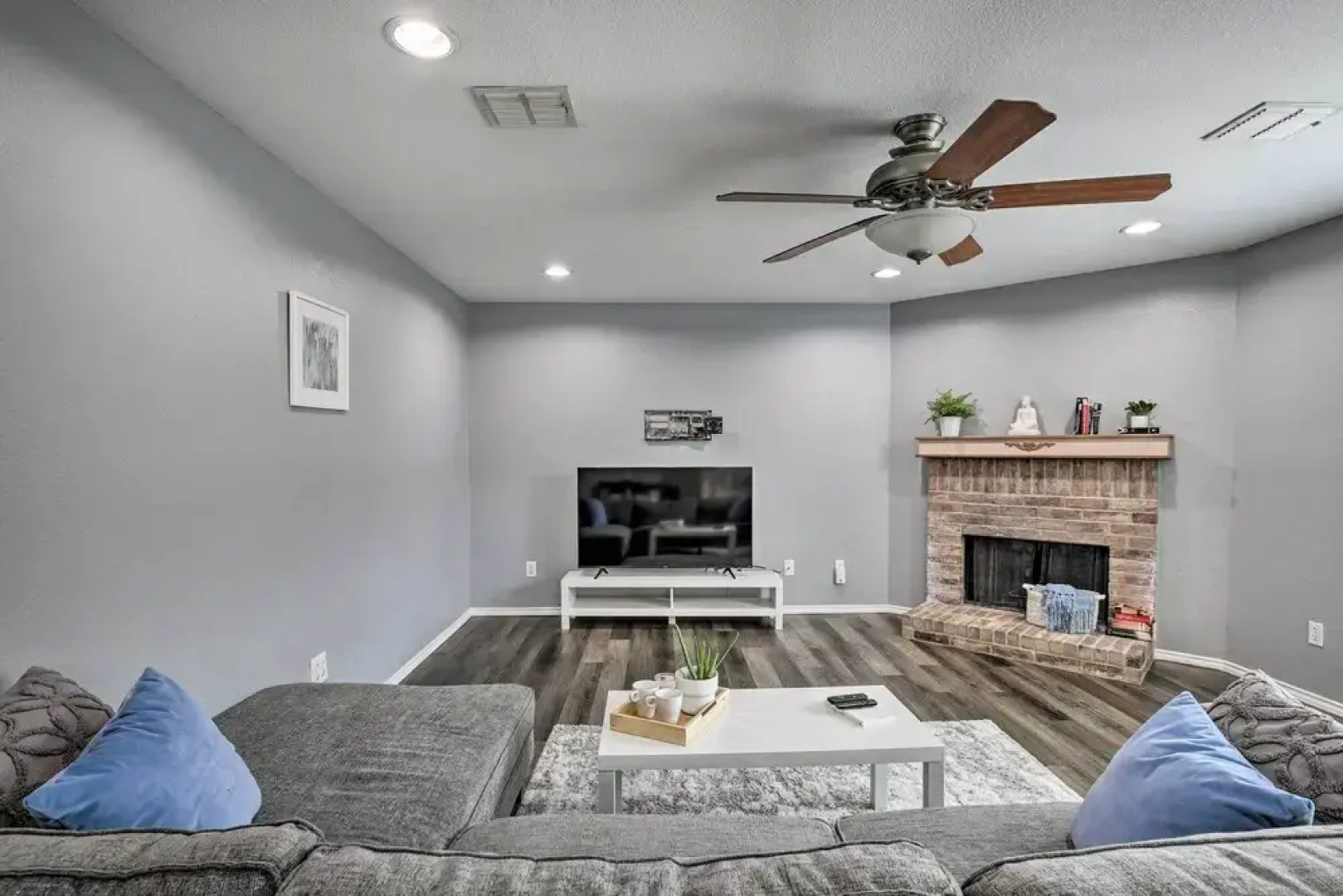 Sleek Rockwall Home Near Dtwn Dallas & Lake!