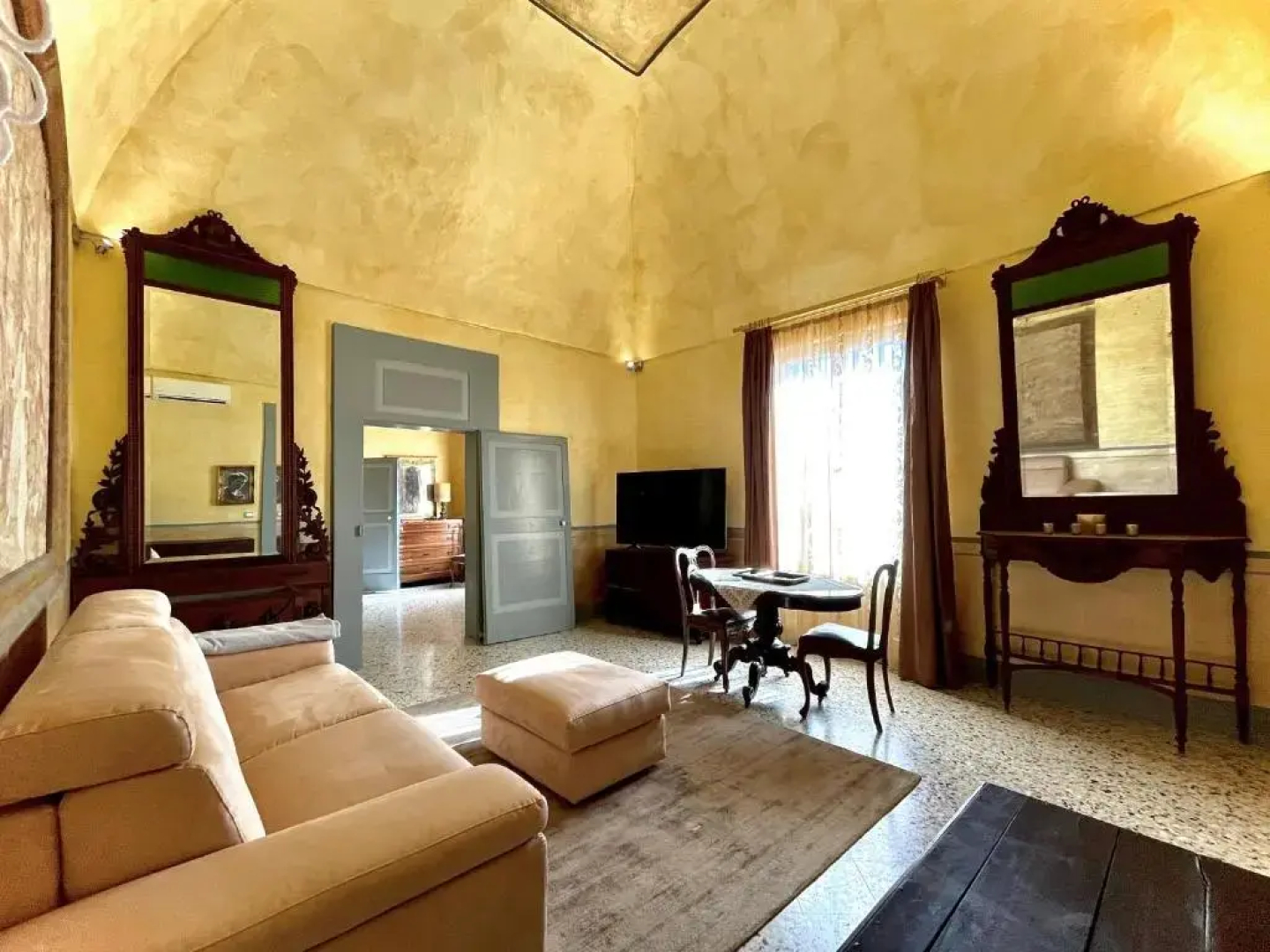 Palazzo de Carlo e il parco dei 7 pozzi