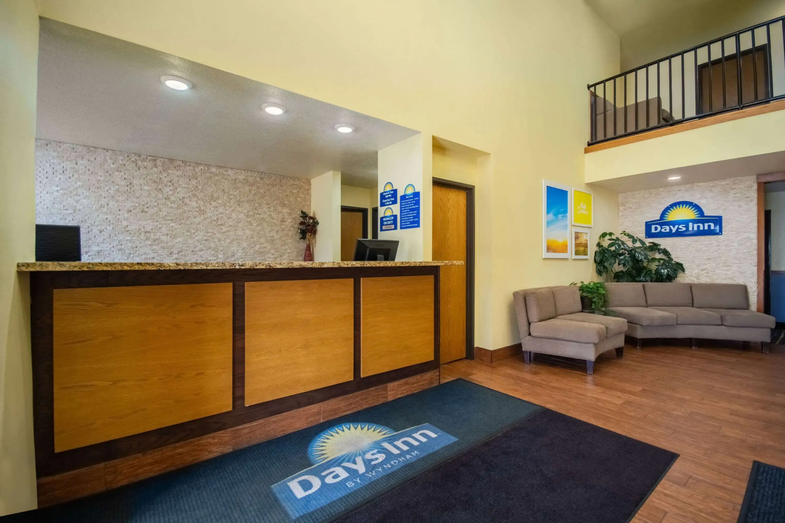Days Inn by Wyndham Evansdale Waterloo