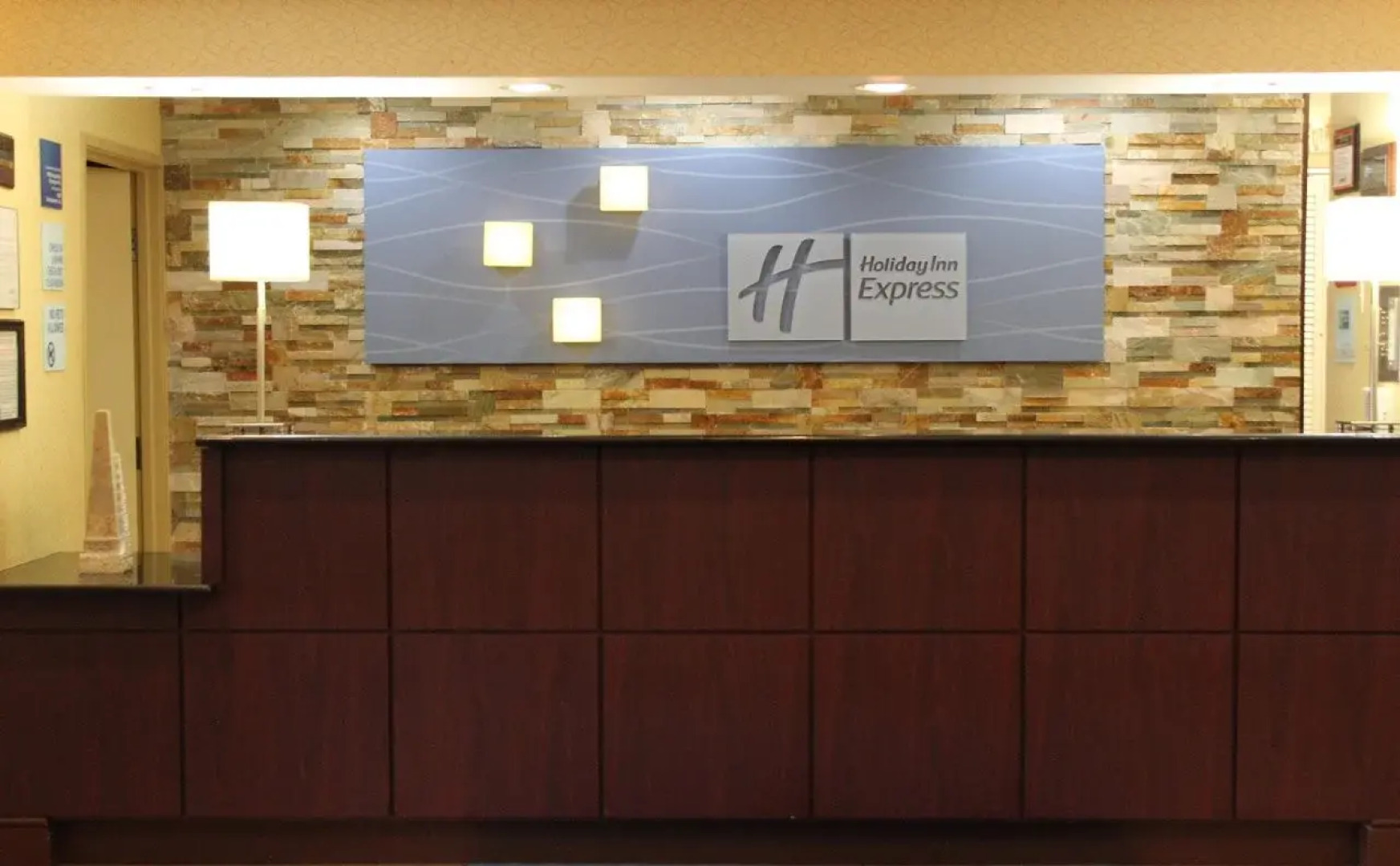 Holiday Inn Express Hotel & Suites Chicago-Algonquin by IHG