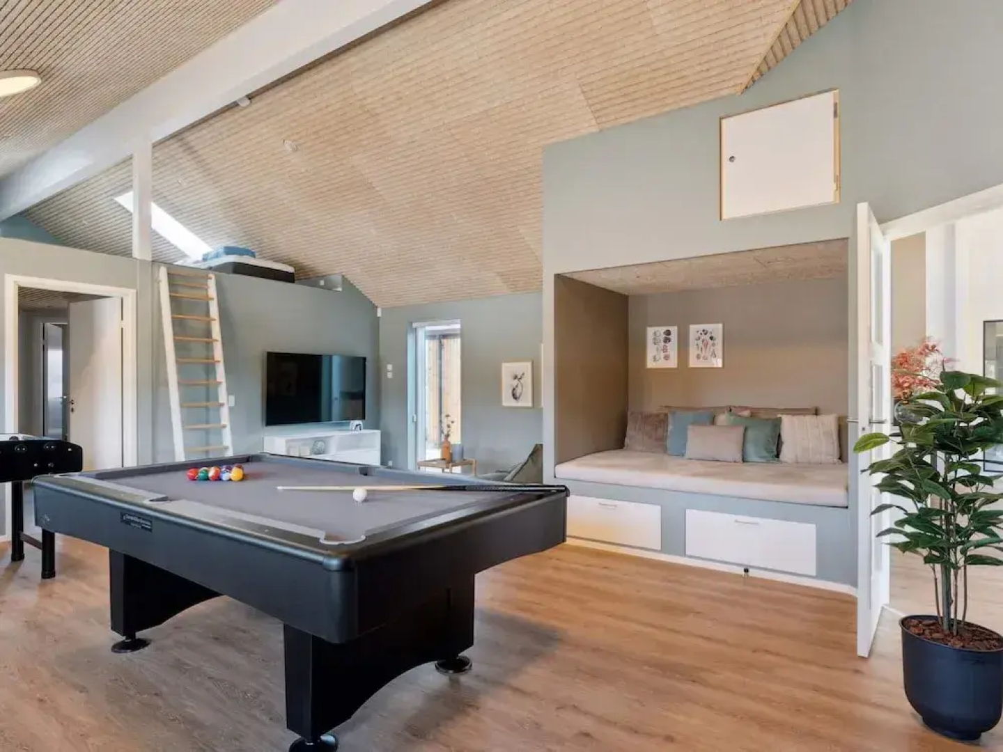 5 Star Holiday Home in Henne Beach