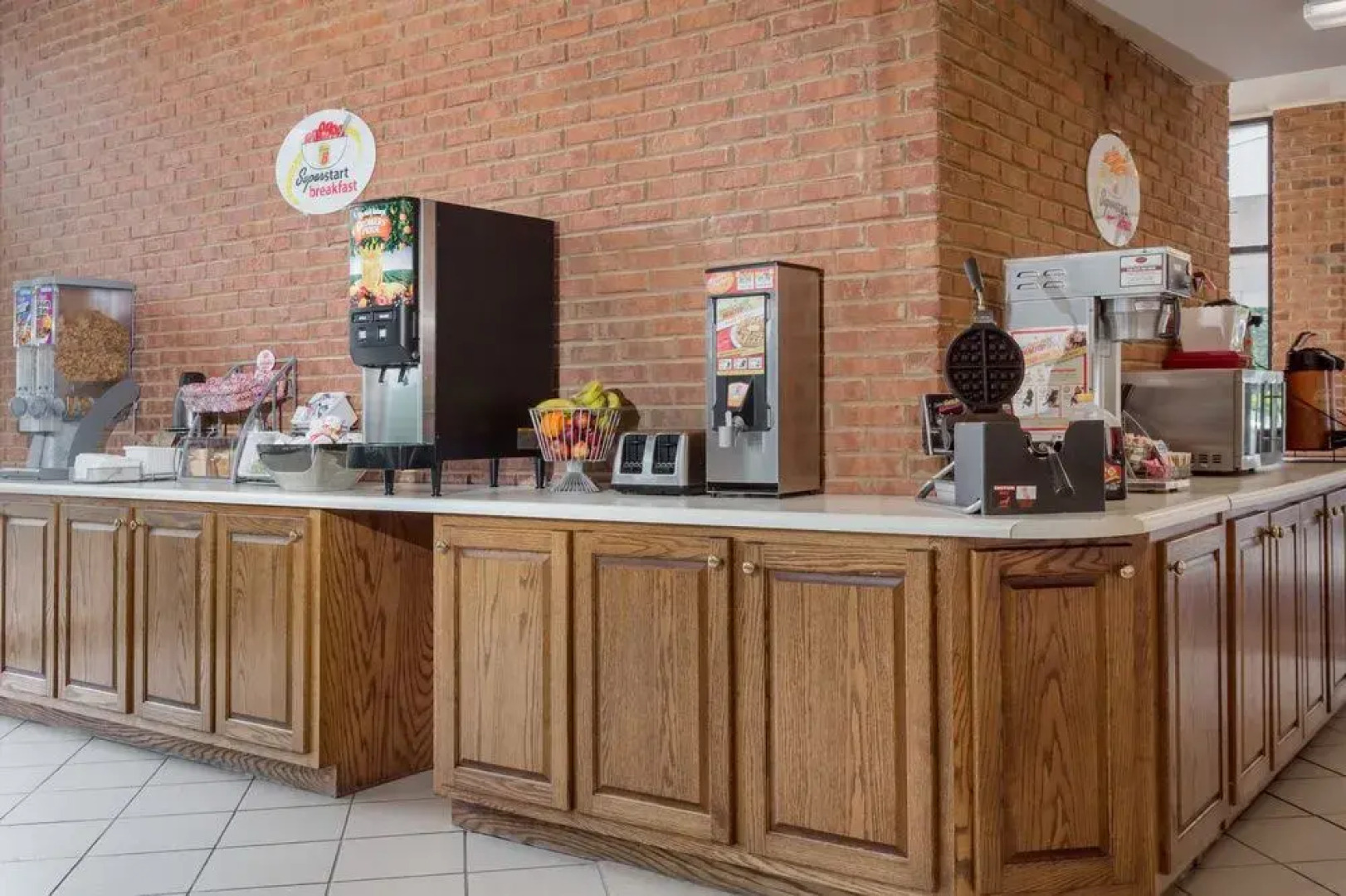 Super 8 by Wyndham Cornelia